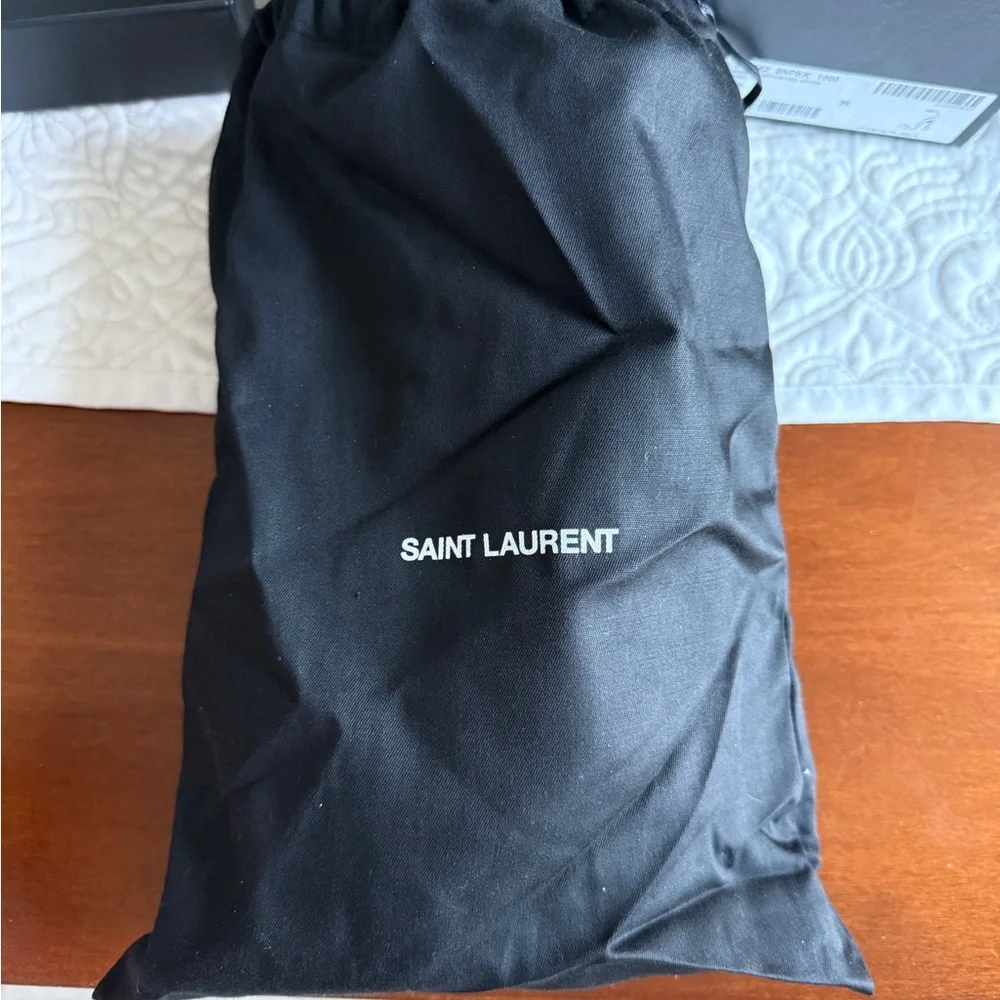 Yves Saint Laurent OPYUM SANDALS IN PATENT LEATHER - Picture 5 of 8